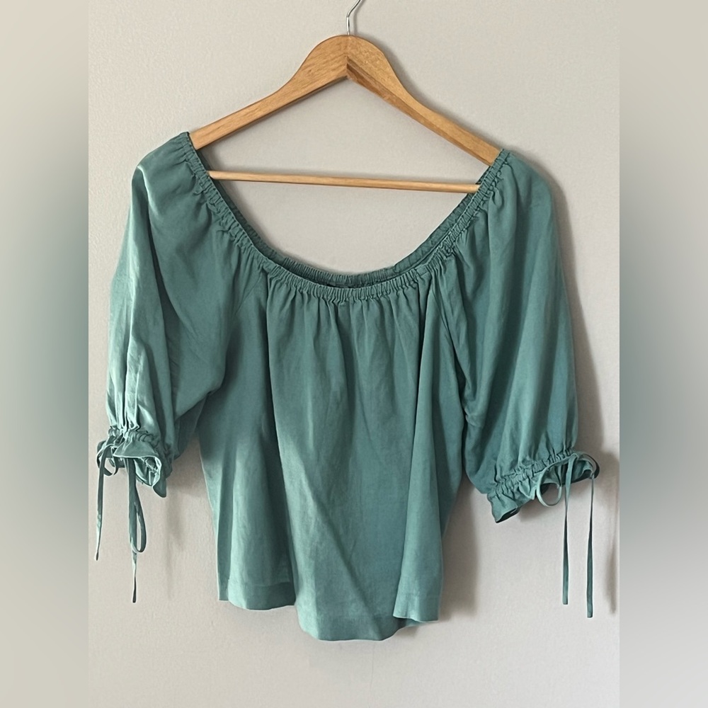 Women’s RW&CO. Sage Off-Shoulder Cropped Top With Tie Up Sleeves